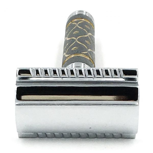 Parker 65R razor handle close-up – genuine brass with black & gold plating